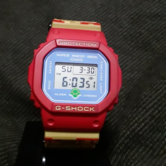 Super Mario Bros. G-shock - Picture 2 of 6